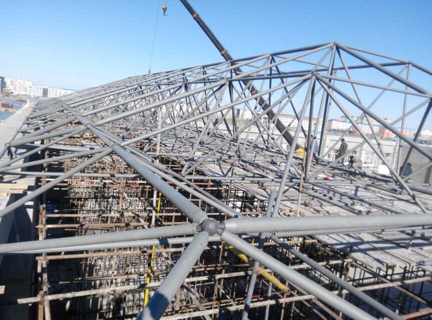 湖北商貿城屋頂網架工程